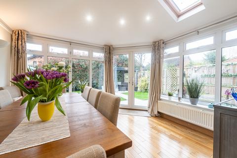 6 Borderside, Yateley, GU46 6LJ