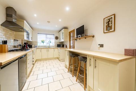 6 Borderside, Yateley, GU46 6LJ