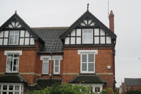 1 bedroom end of terrace house to rent, London Road, Kettering NN15