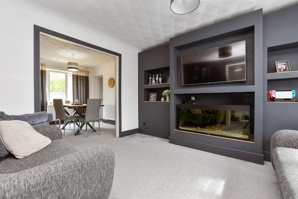 Lounge/Dining Area