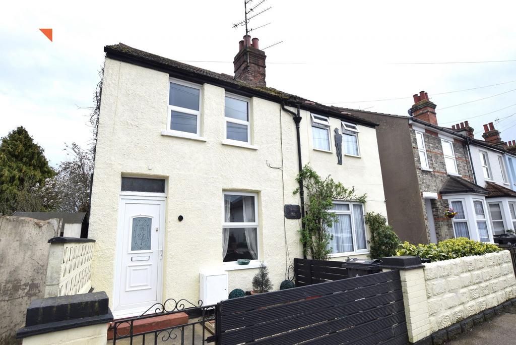 Walton Road, ClactononSea 2 bed semidetached house for sale £230,000