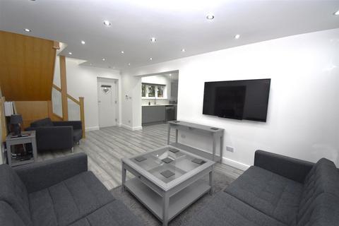 3 bedroom barn conversion to rent, Tyldesley, Manchester M29