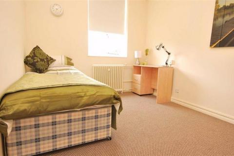 1 bedroom in a house share to rent, Demesne Road, Whalley Range, Manchester M16