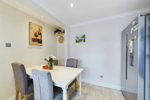 83 Unwin Road, Cheltenham, GL51 6TN