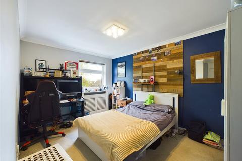 83 Unwin Road, Cheltenham, GL51 6TN