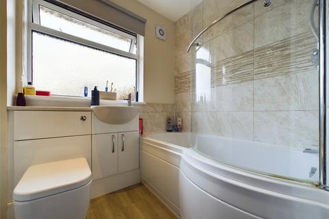 83 Unwin Road, Cheltenham, GL51 6TN