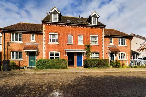 3 bedroom townhouse for sale, Wheatfield Way, Long Stratton, Norwich, NR15 2WG