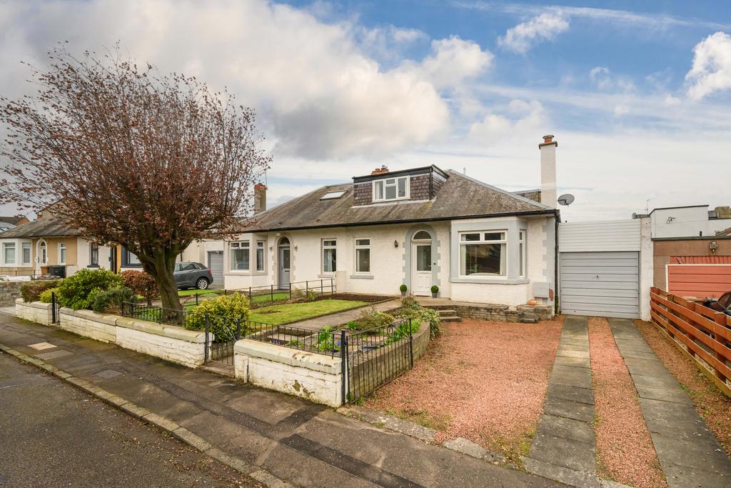 West Craigs Crescent, Edinburgh EH12 3 bed semidetached bungalow for