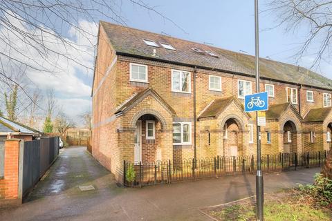 5 bedroom terraced house to rent, Park Avenue, Winchester, SO23