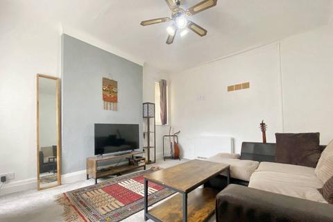 1 bedroom flat to rent, Halesowen Road, Netherton DY2
