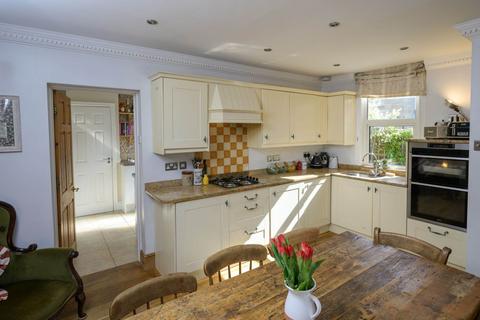 3 bedroom house to rent, Pickwick Road, Corsham