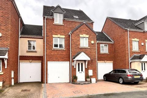3 bedroom terraced house for sale, Mayfield Close, Battlefield, Shrewsbury, Shropshire, SY1