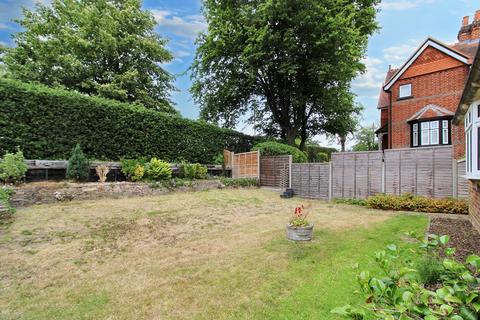 2 bedroom detached house for sale, Reading Road,  Farnborough , GU14