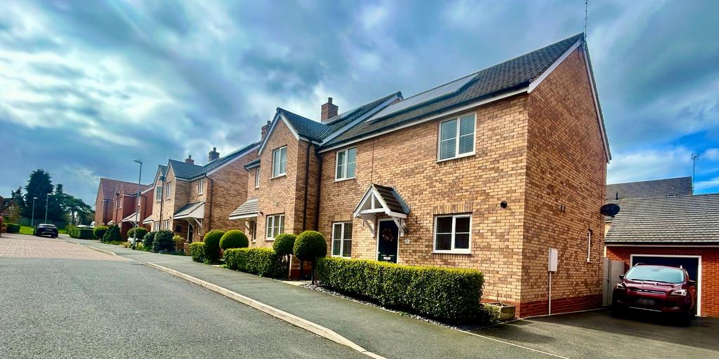 Ellis Way, Abington Vale, Northampton 3 bed semidetached house for