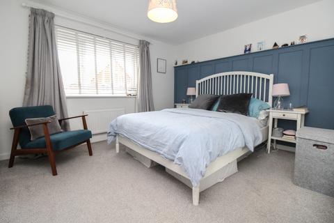 2 Batchelor Close, Whitnash, Leamington Spa, CV31 2FA