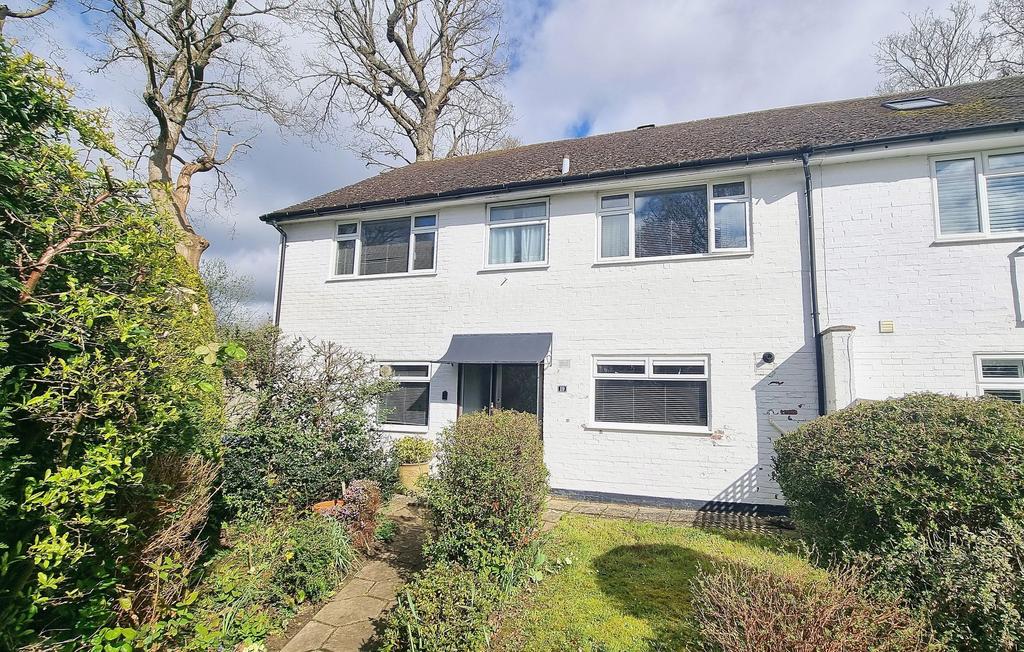 Finches Gardens, Lindfield, RH16 5 bed end of terrace house for sale