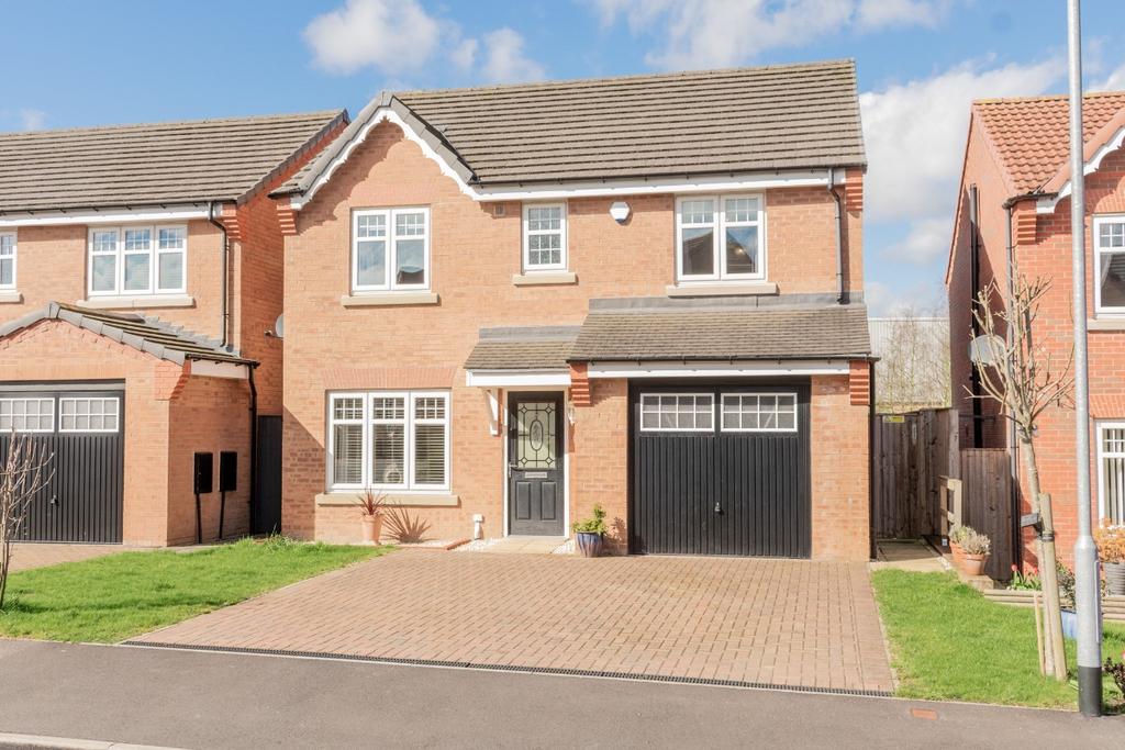 Rosewood Drive, Dewsbury 4 bed detached house for sale £339,995