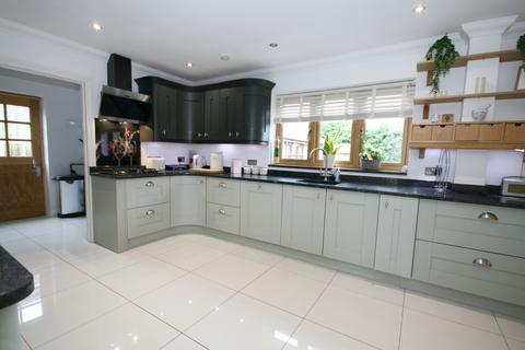 4 bedroom detached house for sale, London Road, Wheatley, OX33