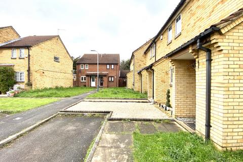 2 bedroom house to rent, Badgers Close, Hayes UB3