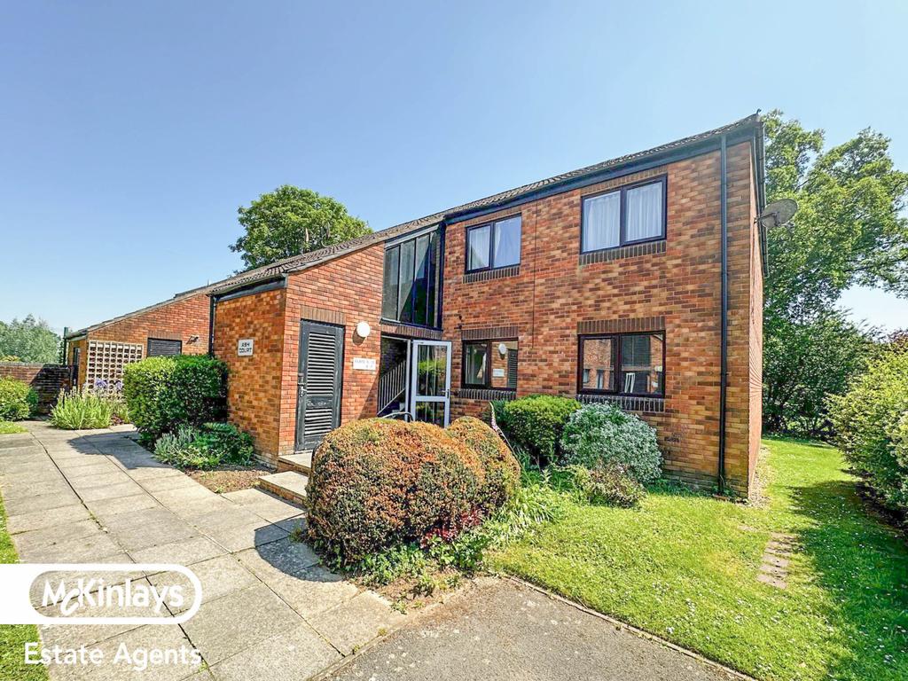 2 Bedroom Ground Floor Flat near Taunton School