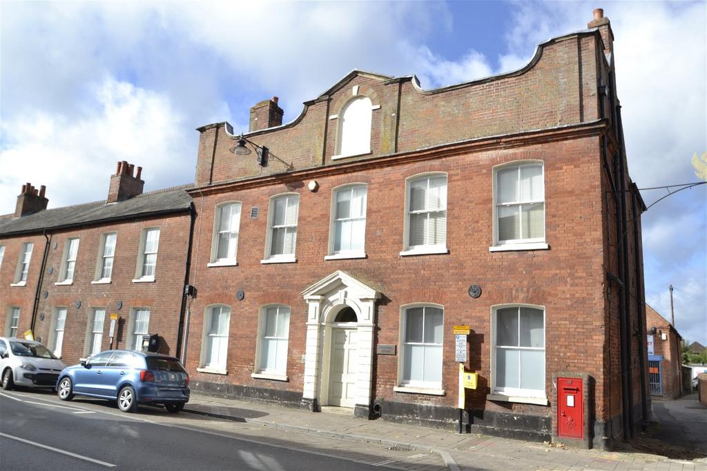 Bartholomew Street, Newbury RG14 2 bed apartment for sale £180,000