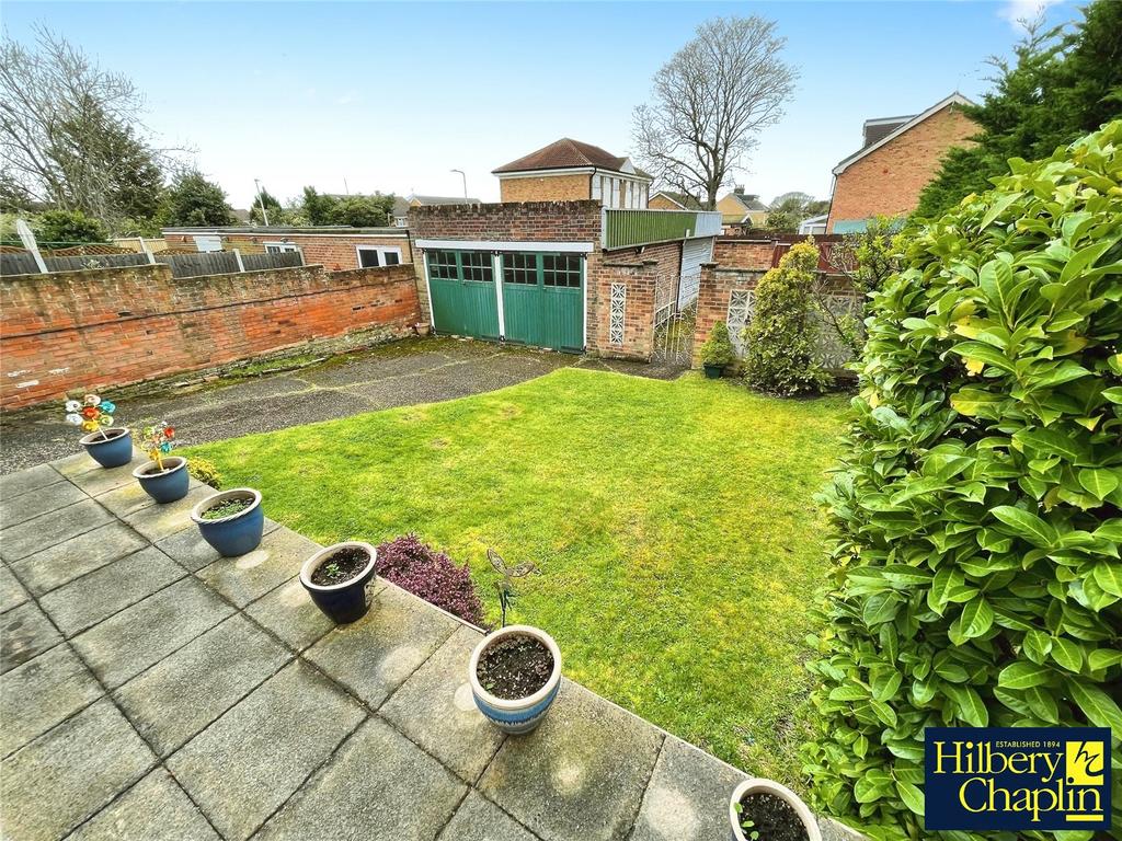 Fairview Road, Chigwell, Essex, IG7 3 bed detached house for sale £750,000