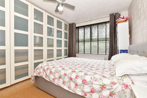 19 Brookfield Avenue, Dover, CT16 2AF