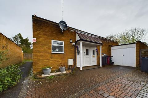 2 bedroom bungalow for sale - Kirton Close, Reading, Reading, RG30