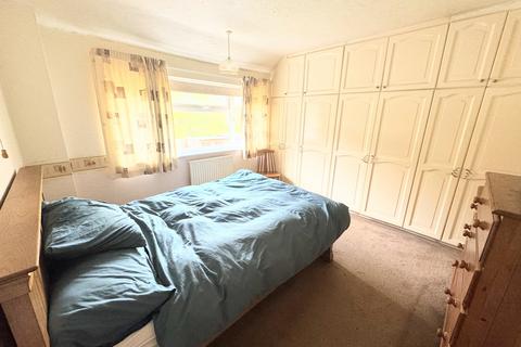 14 Rydes Avenue, Guildford, GU2 9SR