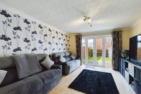 2 bedroom terraced house for sale, Lark Vale, Aylesbury HP19