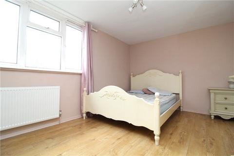 2 bedroom apartment to rent, Longheath Gardens, Croydon, CR0