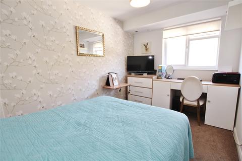 51 Connaught Crescent, Brookwood, Woking, GU24 0AW