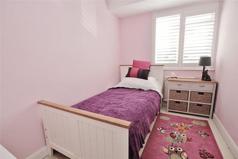 51 Connaught Crescent, Brookwood, Woking, GU24 0AW