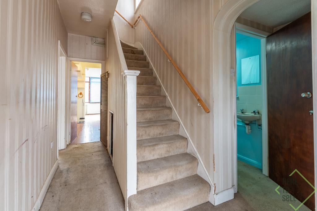 19 Chetwynd Avenue, East Barnet, Barnet, EN4 8 NG-3