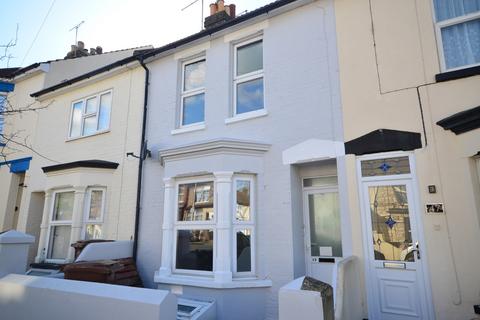 3 bedroom terraced house to rent, College Avenue Gillingham ME7