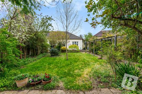 3 bedroom bungalow for sale, Woodhall Crescent, Hornchurch, RM11
