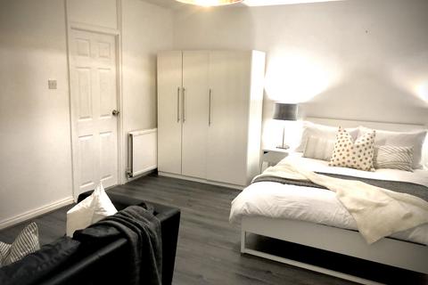 3 bedroom maisonette for sale, Tinsley Road, London, E1 3DA