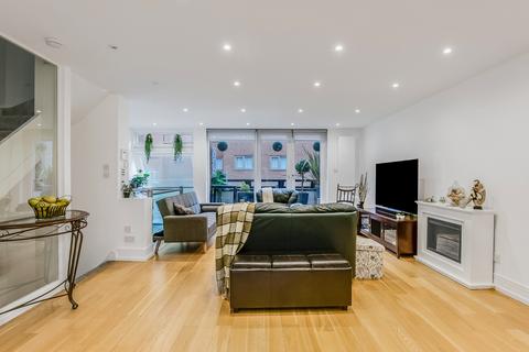 3 bedroom mews for sale, London NW8