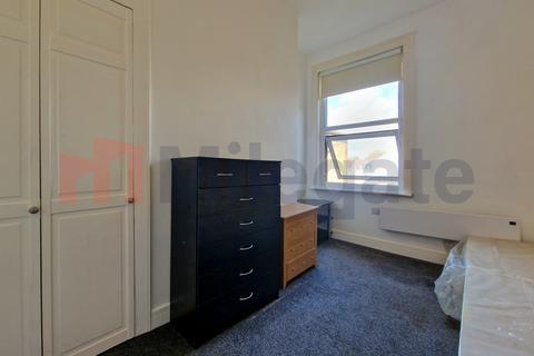 1 bedroom in a house share to rent, West Road, Westcliff-On-Sea SS0