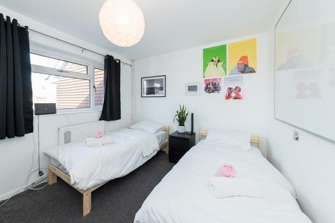 undefined, Emmer Green Court, Reading, RG4