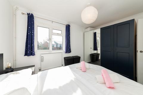 undefined, Emmer Green Court, Reading, RG4