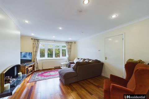 6 Graveley Avenue, Borehamwood, WD6 2NH