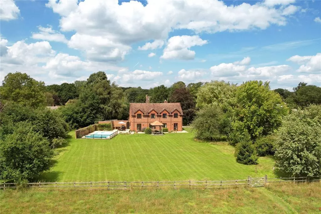 4 bedroom equestrian property for sale