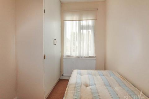 2 bedroom flat to rent, Kings Avenue, Greenford, Middlesex