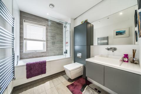 10 Noel Square, Teddington, TW11 8JA