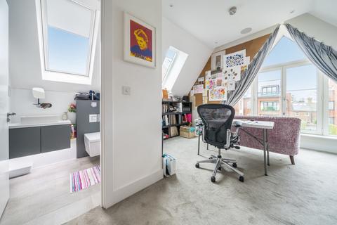 10 Noel Square, Teddington, TW11 8JA