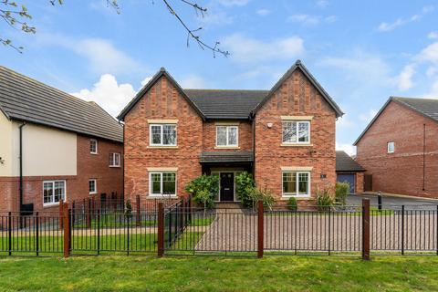 5 bedroom detached house for sale, Buttercup Drive Daventry, Northamptonshire, NN11 4FW