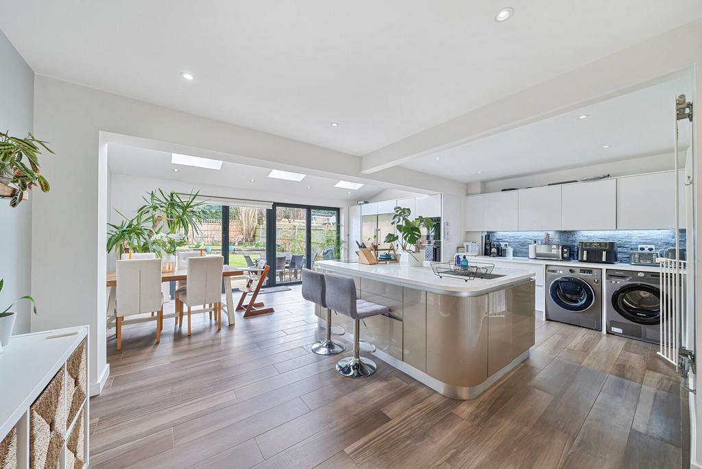 Kitchen/Dining Area