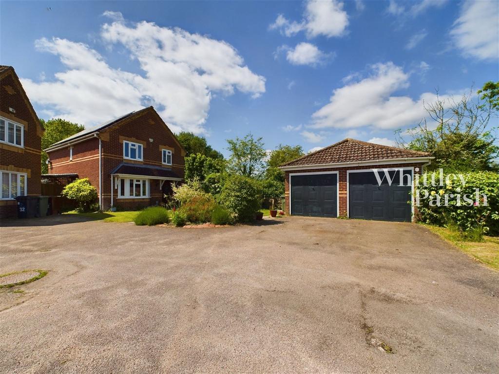 Blackthorn Road, Attleborough NR17 4 bed detached house for sale £350,000