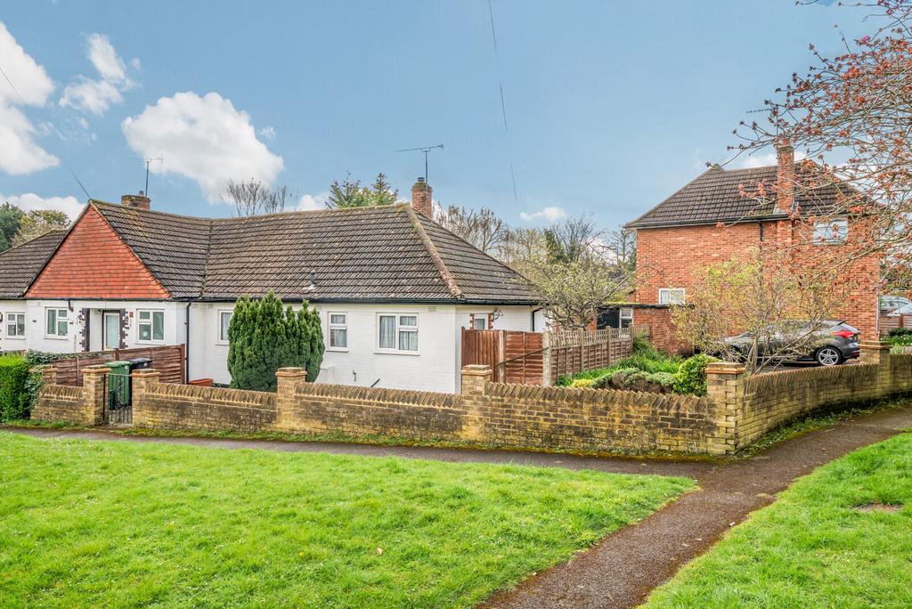 Newenham Road, Great Bookham, KT23 2 bed bungalow for sale £385,000